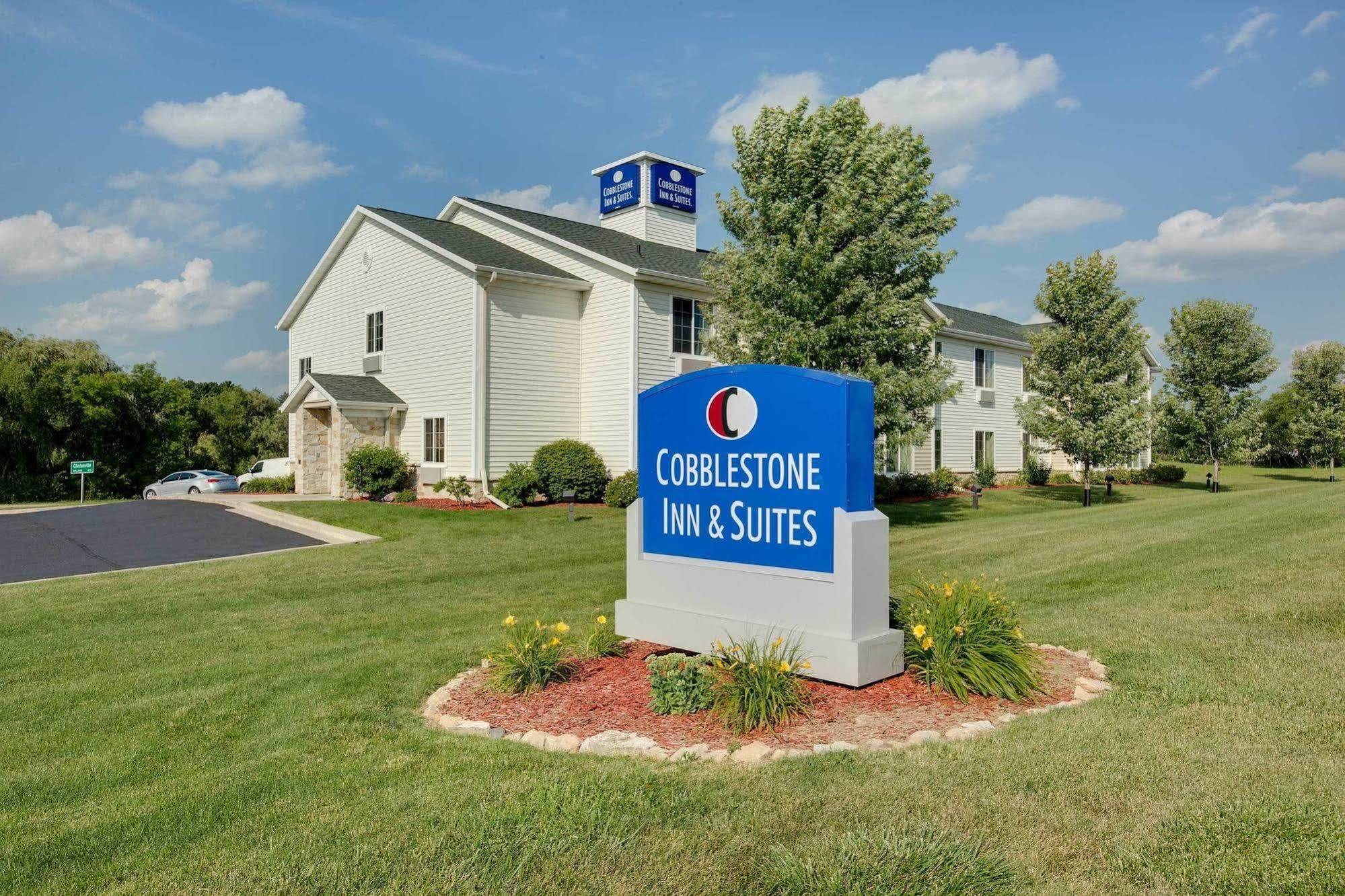 Cobblestone Inn & Suites - Clintonville Exterior photo