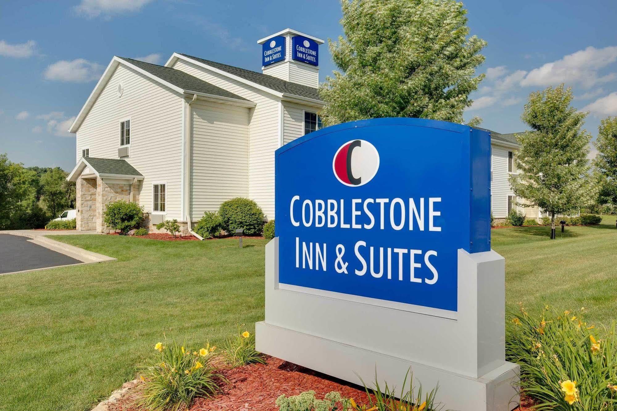 Cobblestone Inn & Suites - Clintonville Exterior photo